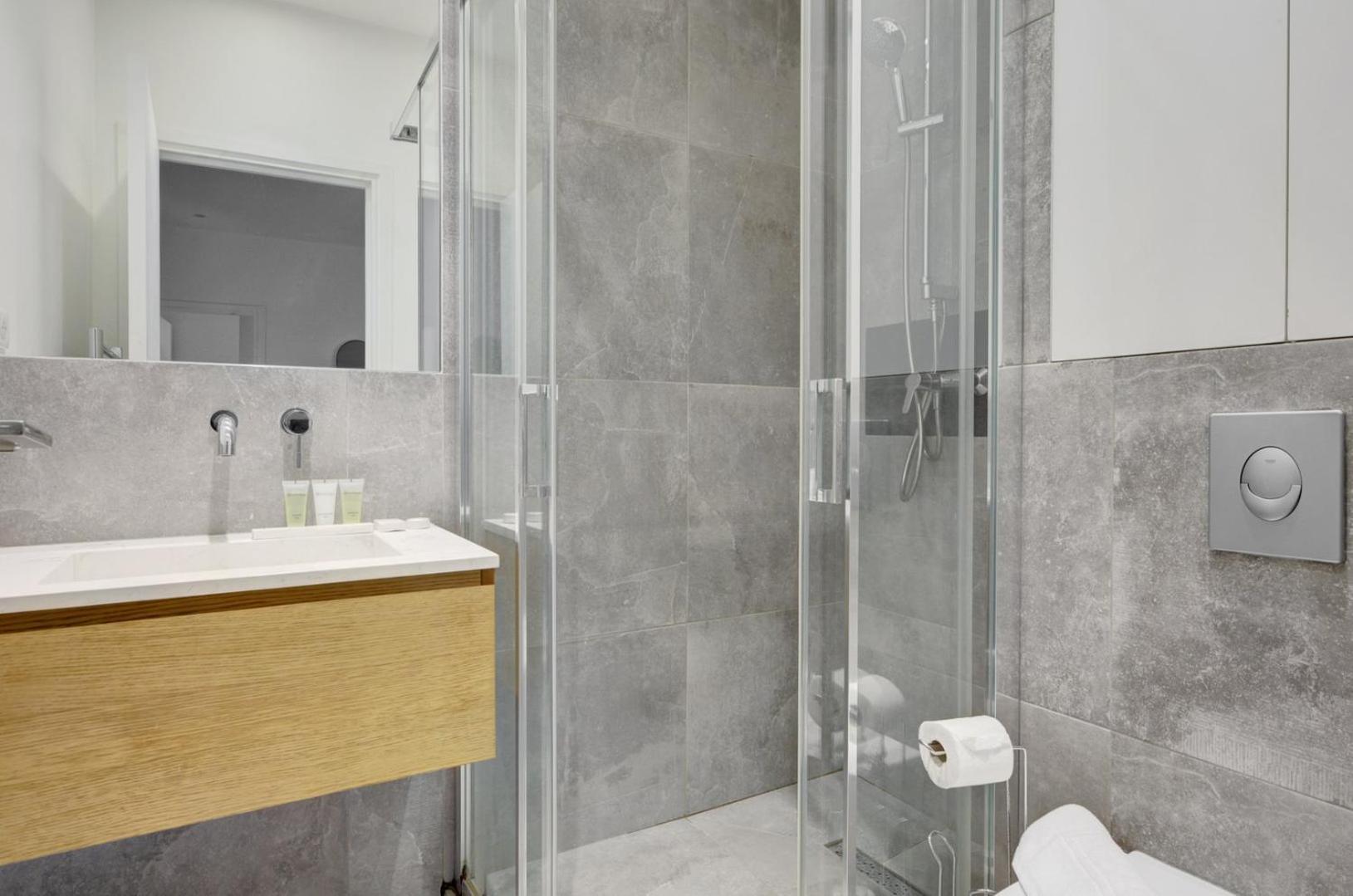158 Jeremy - Superbe A Appartement Paris